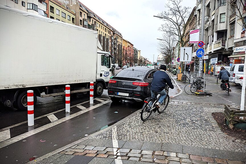 zugeparkter Radweg zugeparkter Radweg